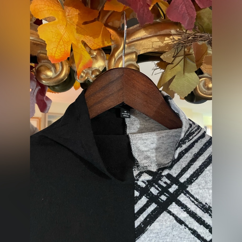 Vintage Rose Black and Plaid Mock Neck Turtleneck Long Sleeve Sweater Top - Picture 2 of 7